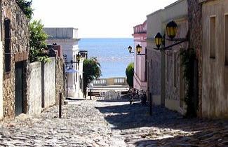 Reprodu��o - A Col�nia de Sacramento reserva aos turistas um passeio encantador pelo centro antigo