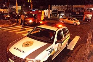 Ted Perez/Equipe Bonde - Van fura sinal, atropela pedestre e foge na avenida JK Ted Perez/Equipe Bonde