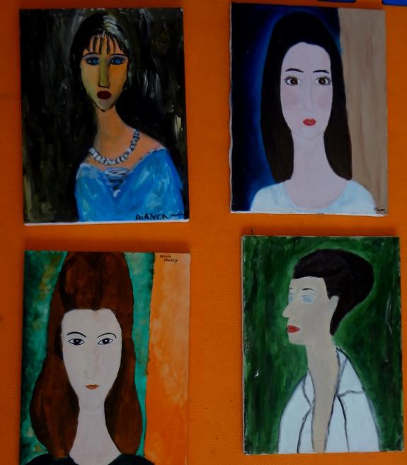 Trabalhos dos alunos sobre as obras do artista Modigliani.