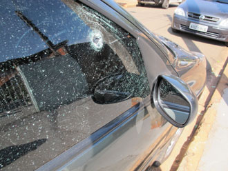 Londrina: jovem nega disparos contra carro de agente