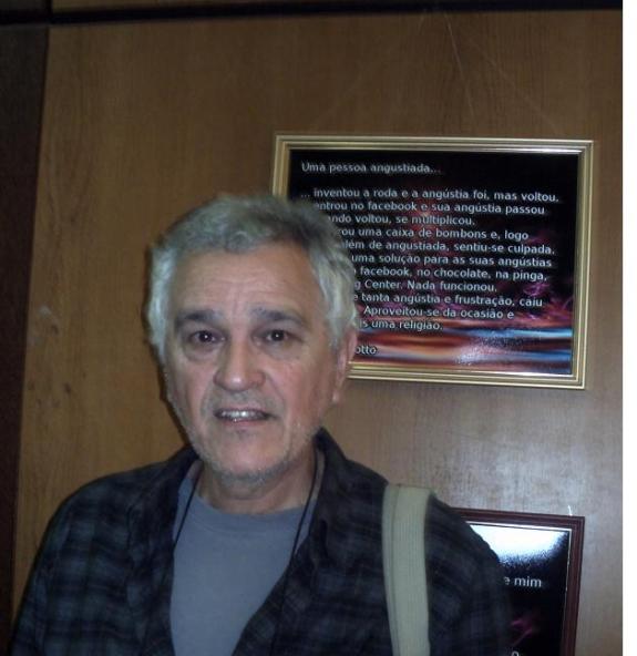 O contista e escritor Willians Mendon�a.