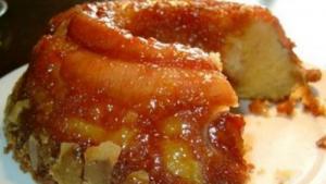 Bolo de banana com canela e passas fica delicioso
