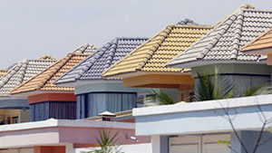 Diversidade de modelos e cores das telhas de concreto proporcionam aspecto diferente nas construções modernas Diversidade de modelos e cores das telhas de concreto proporcionam aspecto diferente nas construções modernas