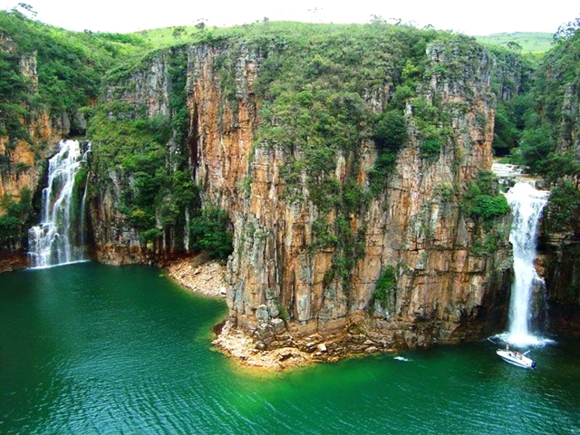 Divulgação - Cachoeira do Cannyon de Furnas