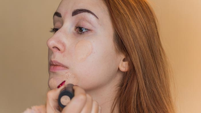 Maquiador dá dicas para maquiar pele com acne