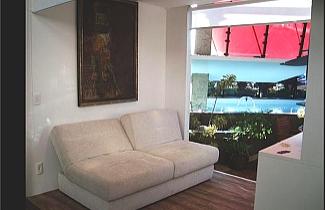 diario.com.br - Sala da Casa Container - sofá pode virar cama diario.com.br - Sala da Casa Container - sofá pode virar cama
