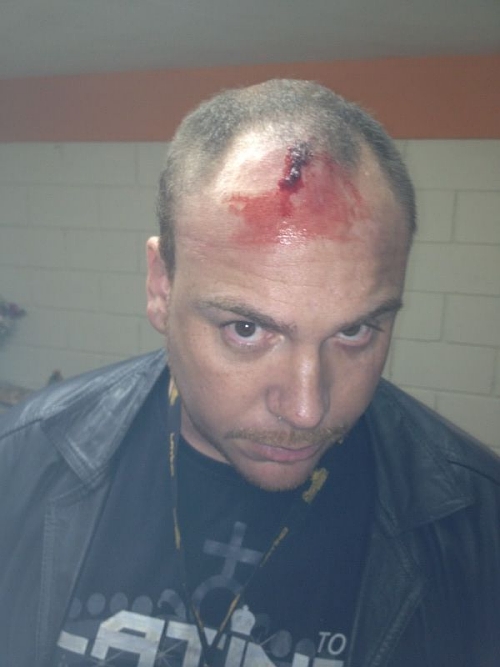 Reprodução/Twitter - 'Vejam a agressão ao meu funcionário @russoprodutor no show de NAZARENO-MG!! Tudo isso porque o prefeito queria prioridade', postou Latino Reprodução/Twitter - 'Vejam a agressão ao meu funcionário @russoprodutor no show de NAZARENO-MG!! Tudo isso porque o prefeito queria prioridade', postou Latino