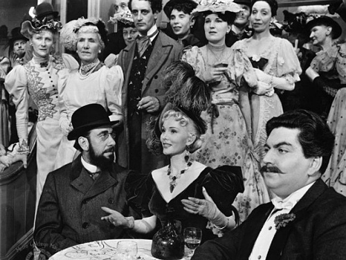 Reprodução - Zsa Zsa Gabour (ao centro) em cena de 'Moulin Rouge', de 1952 Reprodução - Zsa Zsa Gabour (ao centro) em cena de 'Moulin Rouge', de 1952