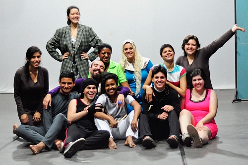 Divulgação/Renata Cabrera - Sob a direção de Luiz Eduardo Pires, alunos da Escola Municipal de Teatro estreiam o espetáculo de formatura Divulgação/Renata Cabrera - Sob a direção de Luiz Eduardo Pires, alunos da Escola Municipal de Teatro estreiam o espetáculo de formatura