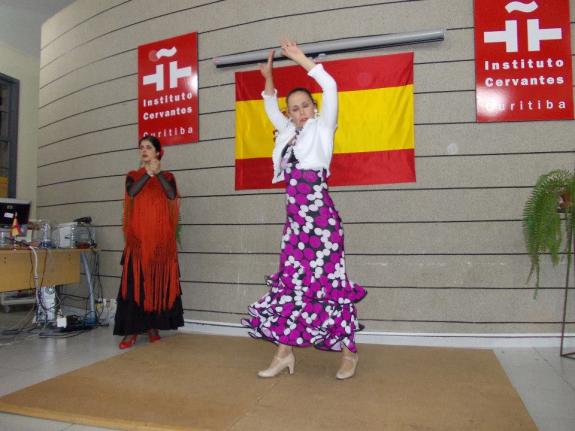 Maria Tereza Prado e Maria Isabel Camargo professoras de flamenco do Instituto Cervantes de Curitiba. Maria Tereza Prado e Maria Isabel Camargo professoras de flamenco do Instituto Cervantes de Curitiba.