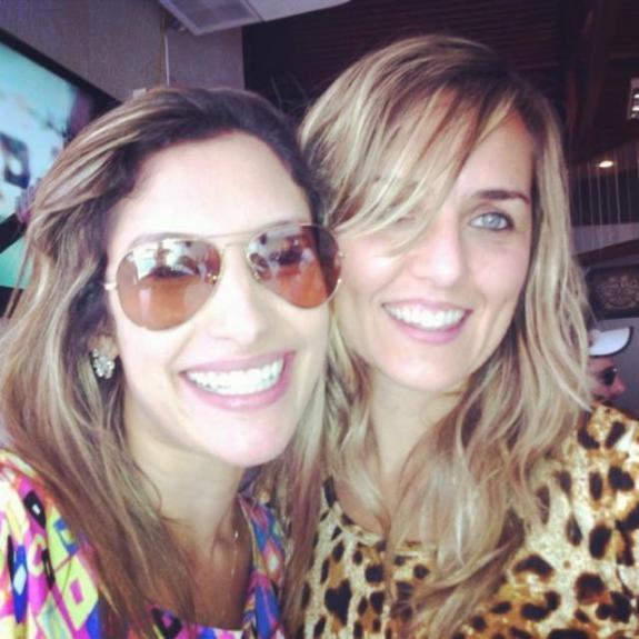 Entrei na brincadeira...Não podia faltar minha selfie com a amiga Fer! Entrei na brincadeira...Não podia faltar minha selfie com a amiga Fer!