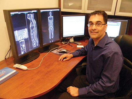 Dr. Raj Attariwala<br>Fotografia: Jessica Kerr Dr. Raj Attariwala<br>Fotografia: Jessica Kerr