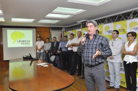 Presidente da Associação Comercial e Industrial de Londrina Valter Luiz Orsi discursa