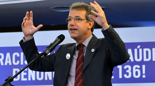 Reprodução / Portal da Saúde - O ministro da Saúde, Arthur Chioro, fala na cerimônia de lançamento da campanha de enfrentamento ao racismo no Sistema Único de Saúde (SUS) Reprodução / Portal da Saúde - O ministro da Saúde, Arthur Chioro, fala na cerimônia de lançamento da campanha de enfrentamento ao racismo no Sistema Único de Saúde (SUS)