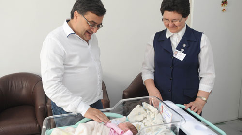 Reprodução/Venilton Küchler - O secretário estadual da Saúde, Michele Caputo Neto, entregou nesta terça-feira (9) um kit de equipamentos hospitalares, no valor de R$ 400 mil. Reprodução/Venilton Küchler - O secretário estadual da Saúde, Michele Caputo Neto, entregou nesta terça-feira (9) um kit de equipamentos hospitalares, no valor de R$ 400 mil.