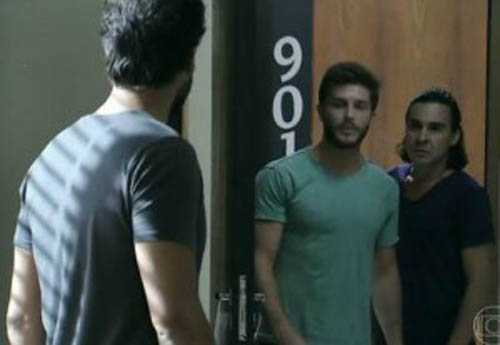 Reprodução/Globo - Enrico voltando, agora no quarto 901 Reprodução/Globo - Enrico voltando, agora no quarto 901