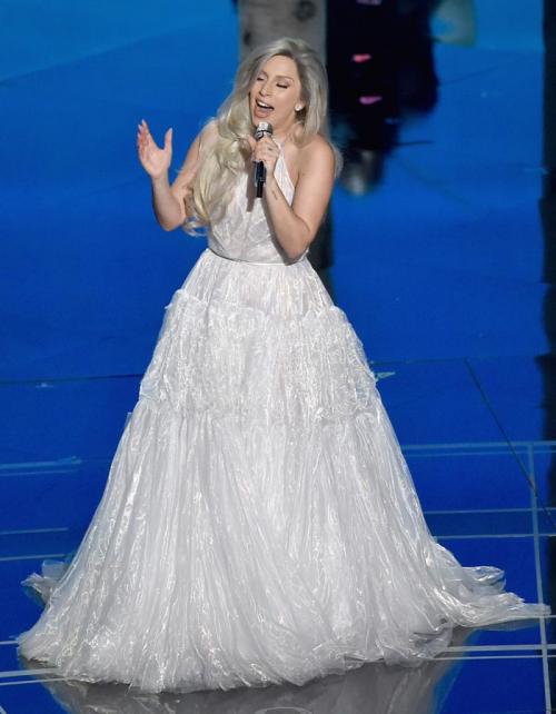 Getty Images - Lady Gaga durante sua apresentação no Oscar 2015 Getty Images - Lady Gaga durante sua apresentação no Oscar 2015