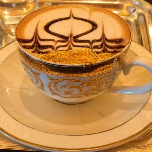 Reprodução/Instagram - Débora mostra seu café com pó de ouro Reprodução/Instagram - Débora mostra seu café com pó de ouro