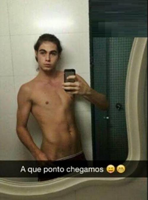 Reprodução - Rafael Vitti sensualiza no banheiro Reprodução - Rafael Vitti sensualiza no banheiro