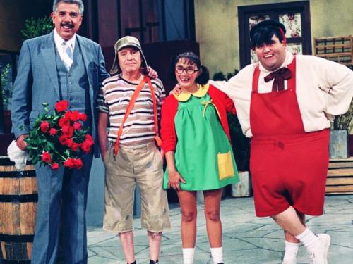 Divulgação/SBT - Professor Girafales (Rubén Aguirre), Chaves (Roberto Bolaños), Chiquinha (Maria Antonieta de Las Nieves) e Nhonho (Edgar Vivar) Divulgação/SBT - Professor Girafales (Rubén Aguirre), Chaves (Roberto Bolaños), Chiquinha (Maria Antonieta de Las Nieves) e Nhonho (Edgar Vivar)
