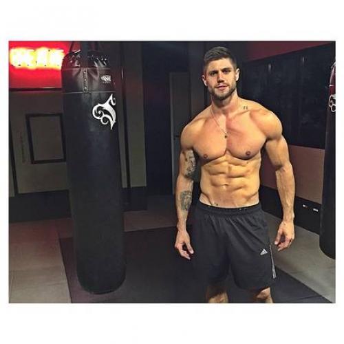 Reprodução/Instagram - O ex-BBB Jonas está entre as 252 pessoas que o ex-Menudo segue no Instagram Reprodução/Instagram - O ex-BBB Jonas está entre as 252 pessoas que o ex-Menudo segue no Instagram
