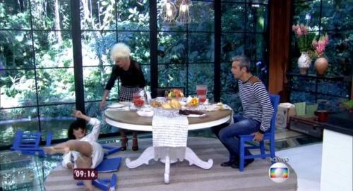 Reprodução/Globo - Monica Iozzi leva tombo em programa da Ana Maria Braga