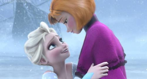 Reprodução/The Nameless Doll - Elsa e Anna - 'Frozen - Uma Aventura Congelante' Reprodução/The Nameless Doll - Elsa e Anna - 'Frozen - Uma Aventura Congelante'