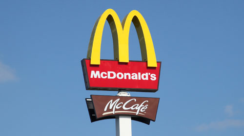 Justiça reverte demissão de funcionário do McDonald's no 