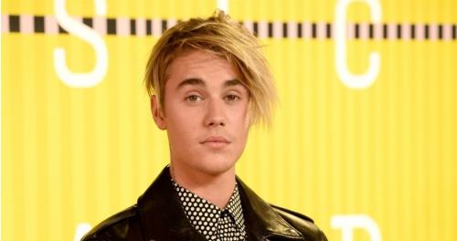 Getty Images - Justin Bieber exibe novo visual e vira piada Getty Images - Justin Bieber exibe novo visual e vira piada