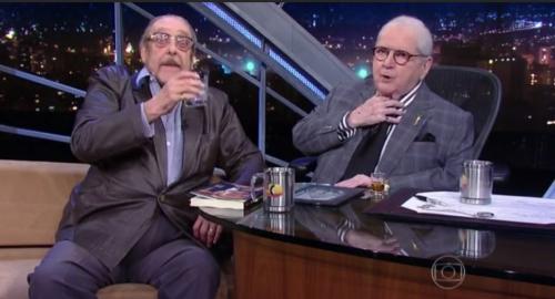 Reprodução/Globo - Em sua última entrevista antes de morrer, Miele bebe uísque com Jô Soares Reprodução/Globo - Em sua última entrevista antes de morrer, Miele bebe uísque com Jô Soares