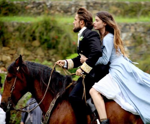 Divulgação/Globo - Felipe foge com Lívia Divulgação/Globo - Felipe foge com Lívia