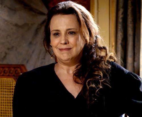 Divulgação/Gshow - Emília confirma que Lívia é filha de Bernardo Divulgação/Gshow - Emília confirma que Lívia é filha de Bernardo