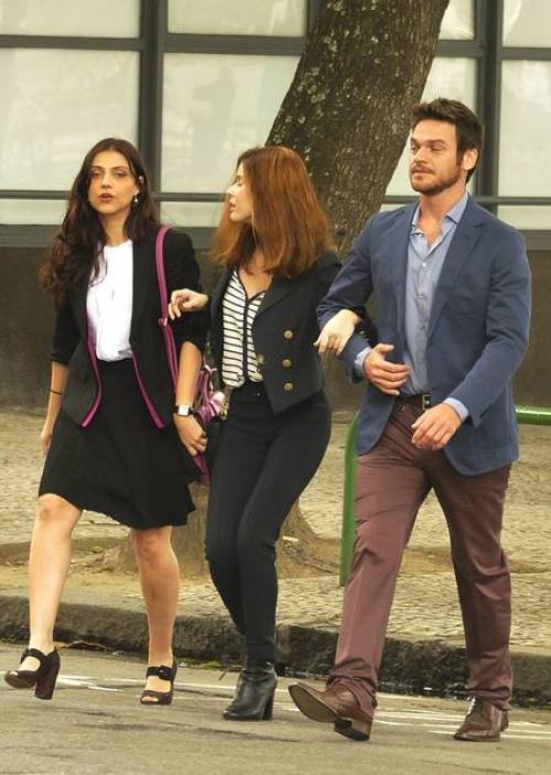 Reprodução - Elenco grava com dublê de Alinne Moraes Reprodução - Elenco grava com dublê de Alinne Moraes