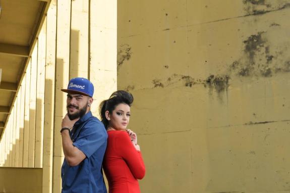 Foto: Bruno Ferraro - Camisa masculina, boné e vestido vermelho Worship Skate Shop Londrina