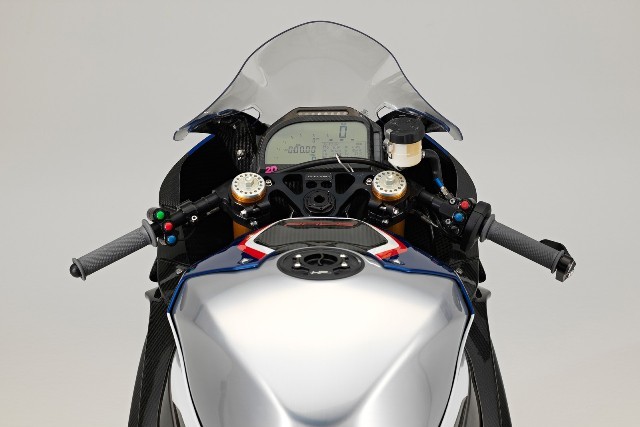 BMW lança moto de corridas HP4 Race por R$ 490 mil