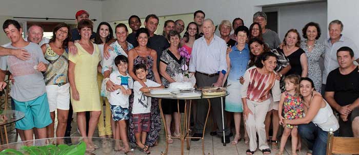 Arquivo Pessoal - A grande árvore cultivada por Erich e Lindinalva, comemorando 60 anos de casamento.