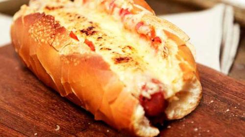Cachorro quente: variações no Brasil fogem do tradicional pão com