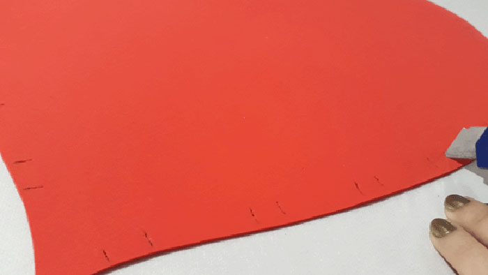 Pinterest - Com o estilete, faça um pequeno corte em cada risquinho, sem cortar a borda do coração Pinterest - Com o estilete, faça um pequeno corte em cada risquinho, sem cortar a borda do coração