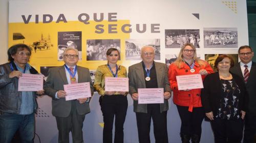 Fotógrafo: Decio Romano - Franccis Yoshi Kawa, José Maurício Pinto de Almeida, Helena Douthe, Ilário Iéteka, Elciana Goedert, Isabel Furini e Maurício Daniel Fotógrafo: Decio Romano - Franccis Yoshi Kawa, José Maurício Pinto de Almeida, Helena Douthe, Ilário Iéteka, Elciana Goedert, Isabel Furini e Maurício Daniel