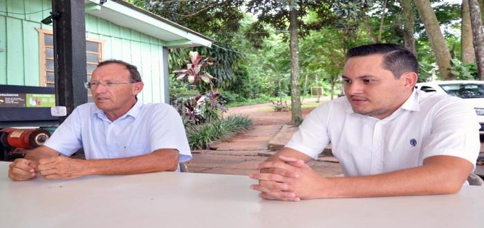 Divulgação - Professor Cassio Prete, do Departamento de Agronomia, e o estudante de pós-doutorado Helder Rodrigues da Silva Divulgação - Professor Cassio Prete, do Departamento de Agronomia, e o estudante de pós-doutorado Helder Rodrigues da Silva