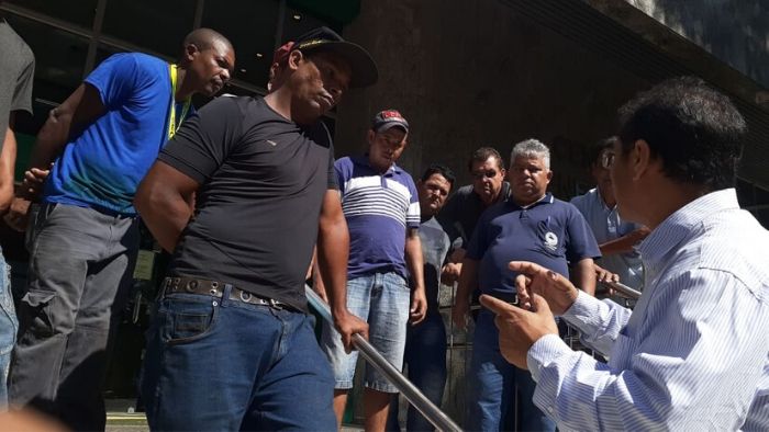 Operários da construção cobram salário de loteadora em Londrina
