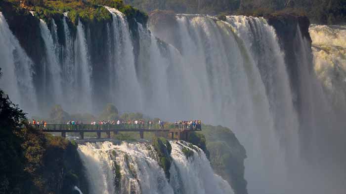 por Guilherme Madaleno, Licença Unsplash - Cataratas do Iguaçu são uma das sete maravilhas naturais por Guilherme Madaleno, Licença Unsplash - Cataratas do Iguaçu são uma das sete maravilhas naturais