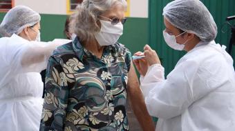 Londrina reabre agendamento para vacinar idosos acima de 80 anos