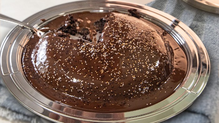 Bolo de frigideira de chocolate com cobertura de ganache