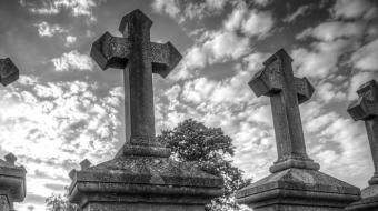 Cidade de SP enterra 392 corpos num �nico dia e bate recorde