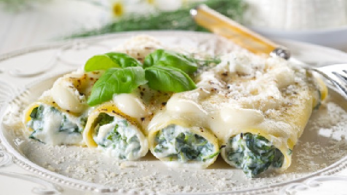 Vegetariano: canelone recheado com br�colis